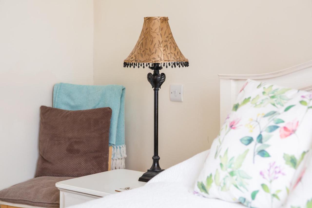 Higher Weddicott Barn Holiday Cottage - Self Catering Чаґфорд Екстер'єр фото