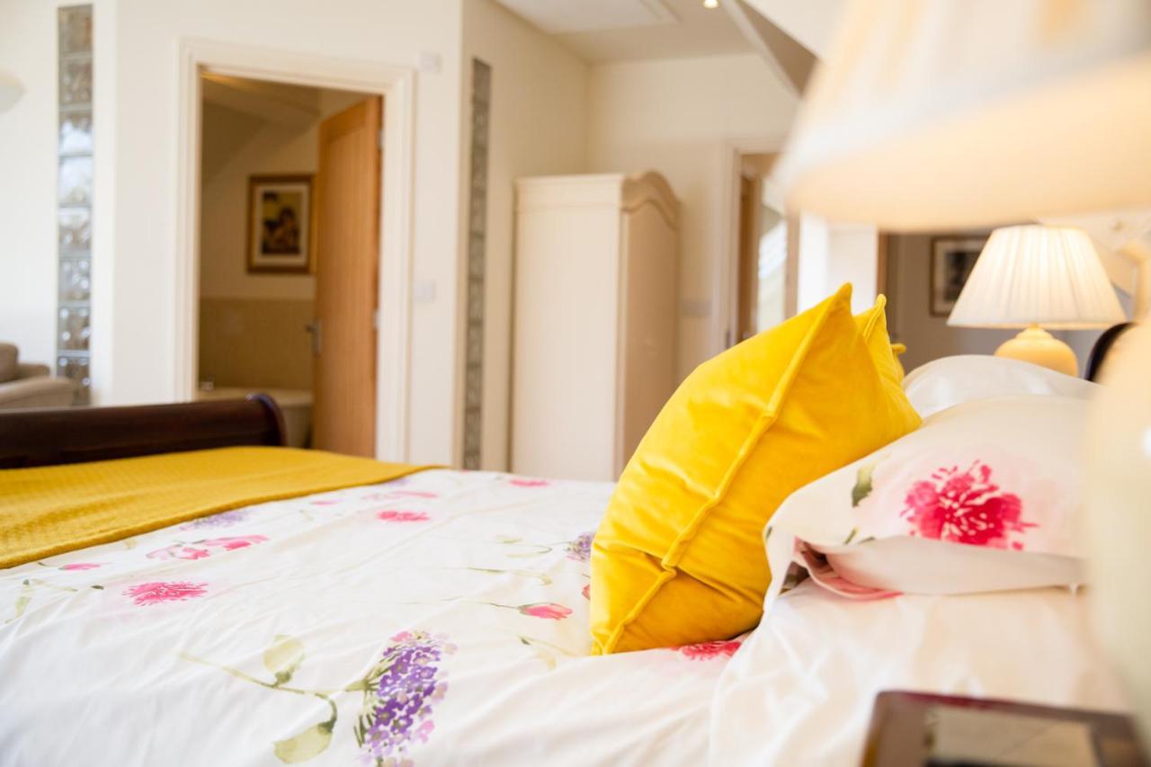 Higher Weddicott Barn Holiday Cottage - Self Catering Чаґфорд Екстер'єр фото