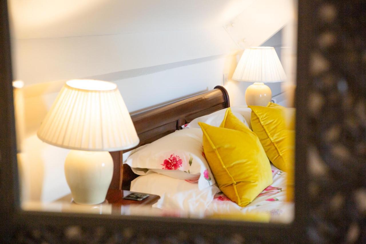 Higher Weddicott Barn Holiday Cottage - Self Catering Чаґфорд Екстер'єр фото