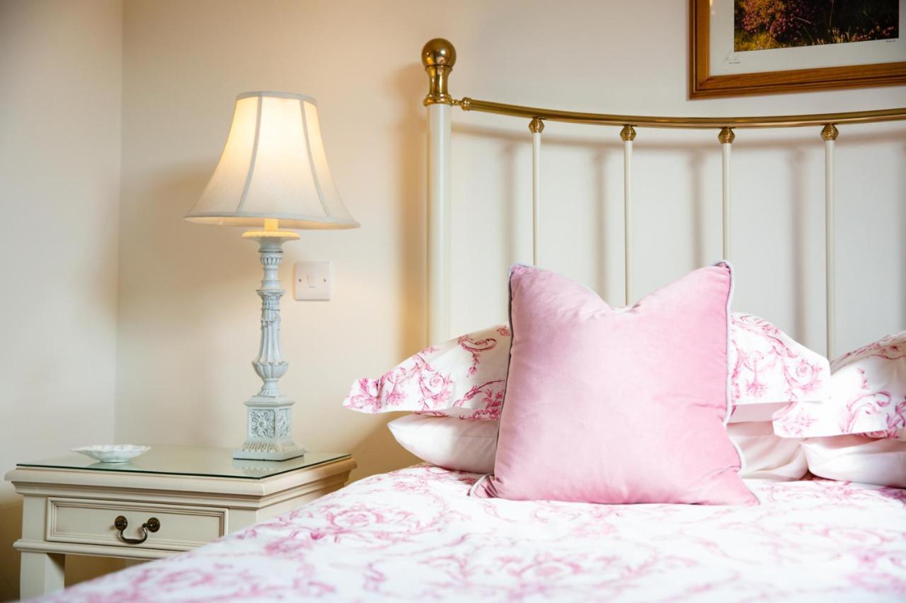 Higher Weddicott Barn Holiday Cottage - Self Catering Чаґфорд Екстер'єр фото