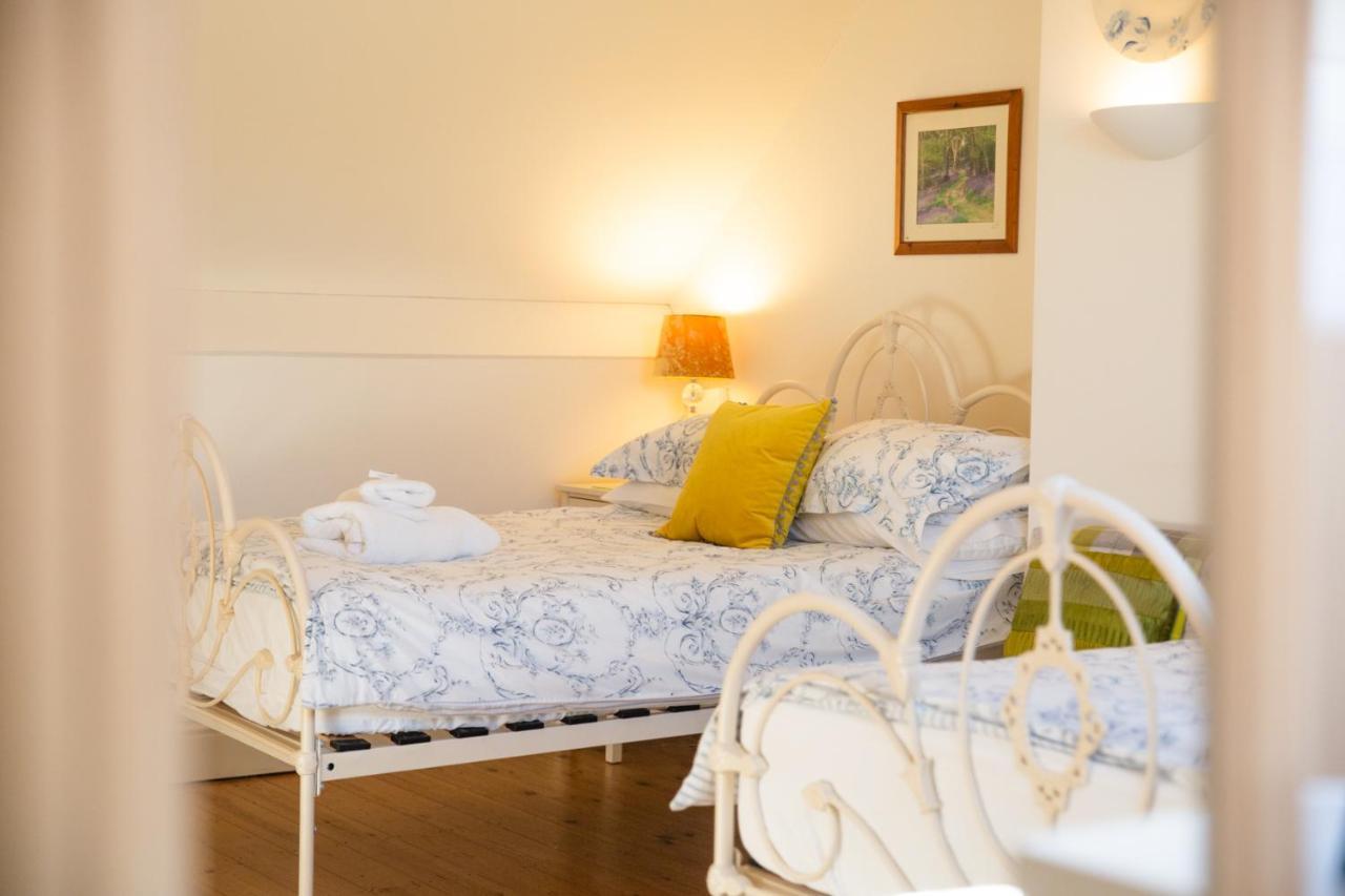 Higher Weddicott Barn Holiday Cottage - Self Catering Чаґфорд Екстер'єр фото