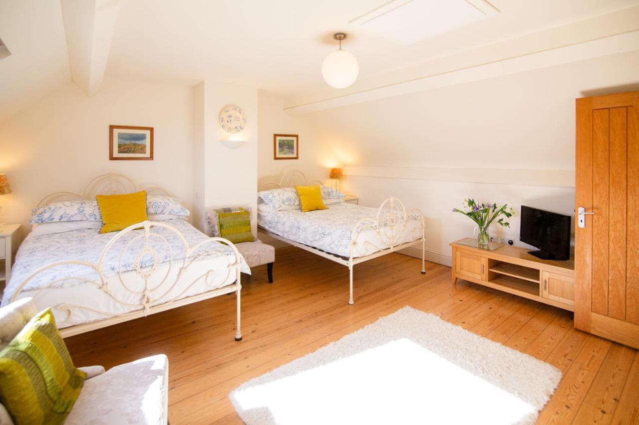 Higher Weddicott Barn Holiday Cottage - Self Catering Чаґфорд Екстер'єр фото