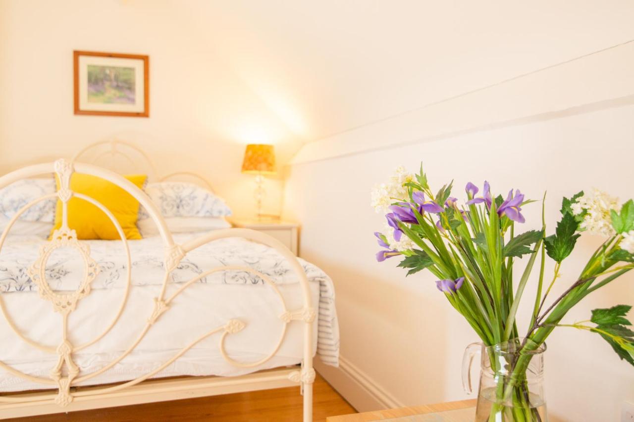 Higher Weddicott Barn Holiday Cottage - Self Catering Чаґфорд Екстер'єр фото