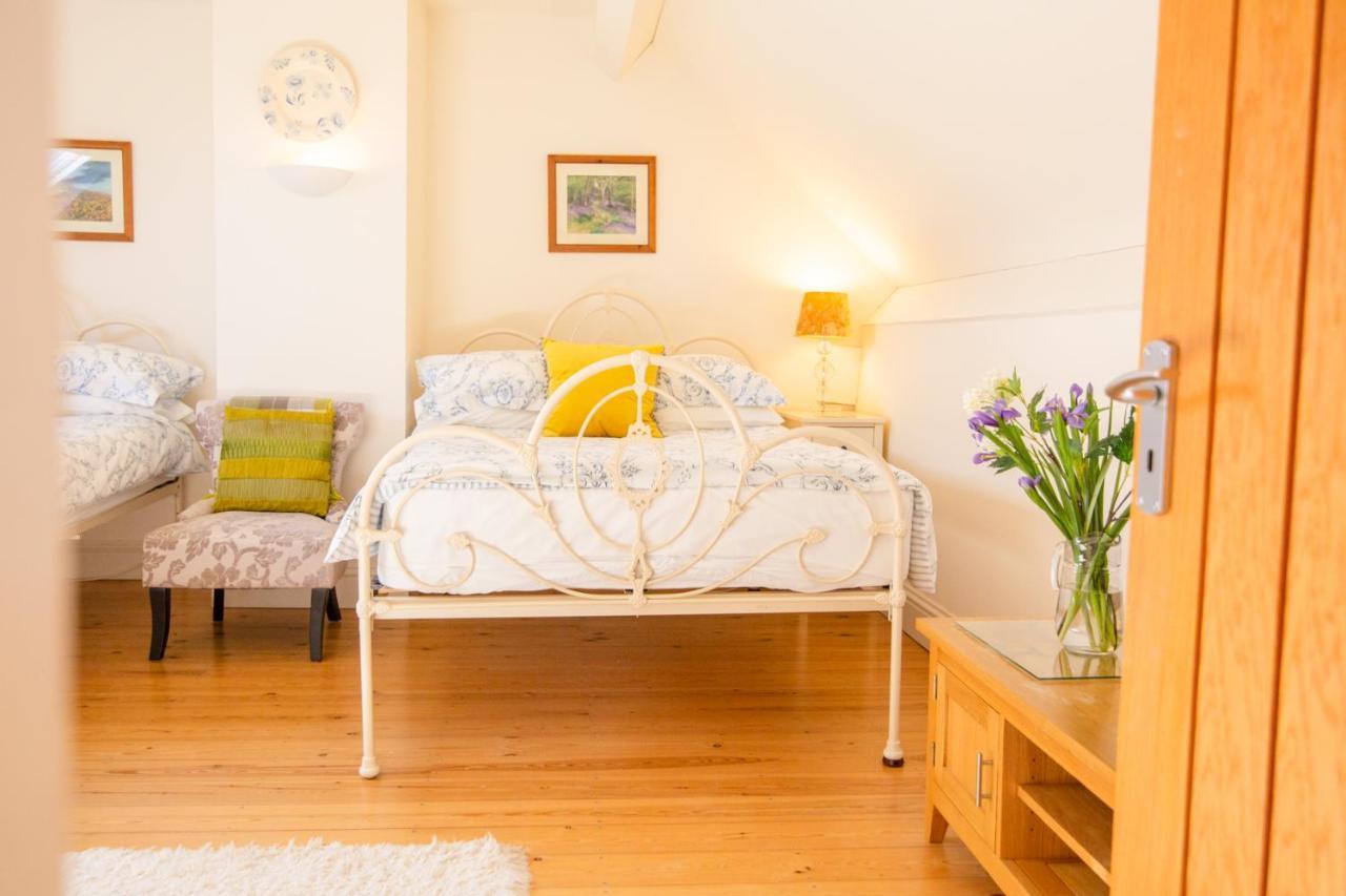 Higher Weddicott Barn Holiday Cottage - Self Catering Чаґфорд Екстер'єр фото