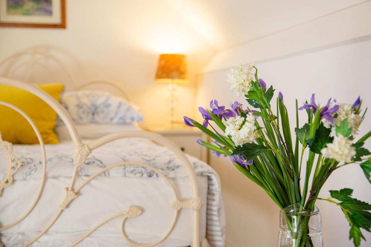 Higher Weddicott Barn Holiday Cottage - Self Catering Чаґфорд Екстер'єр фото