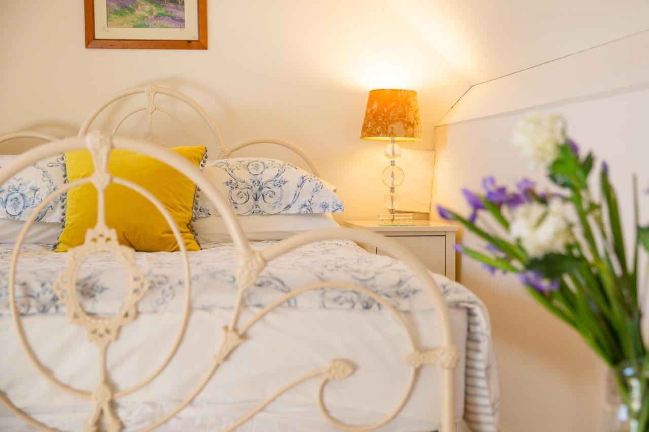 Higher Weddicott Barn Holiday Cottage - Self Catering Чаґфорд Екстер'єр фото
