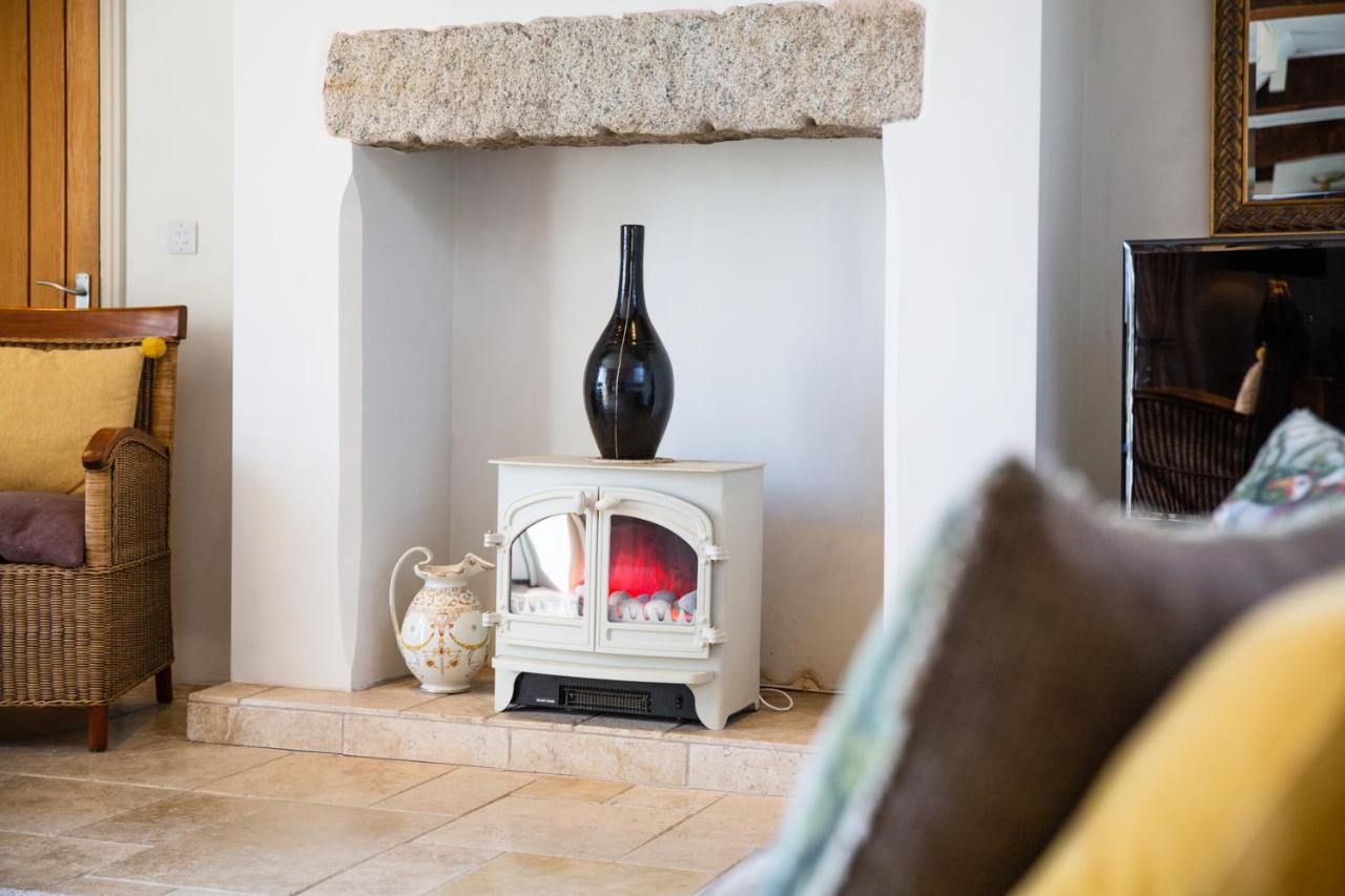 Higher Weddicott Barn Holiday Cottage - Self Catering Чаґфорд Екстер'єр фото